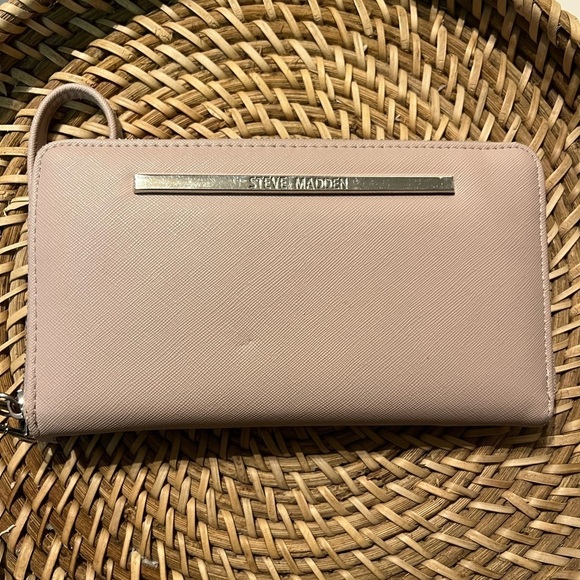 Steve Madden Wristlet  Pink - Picture 1 of 7